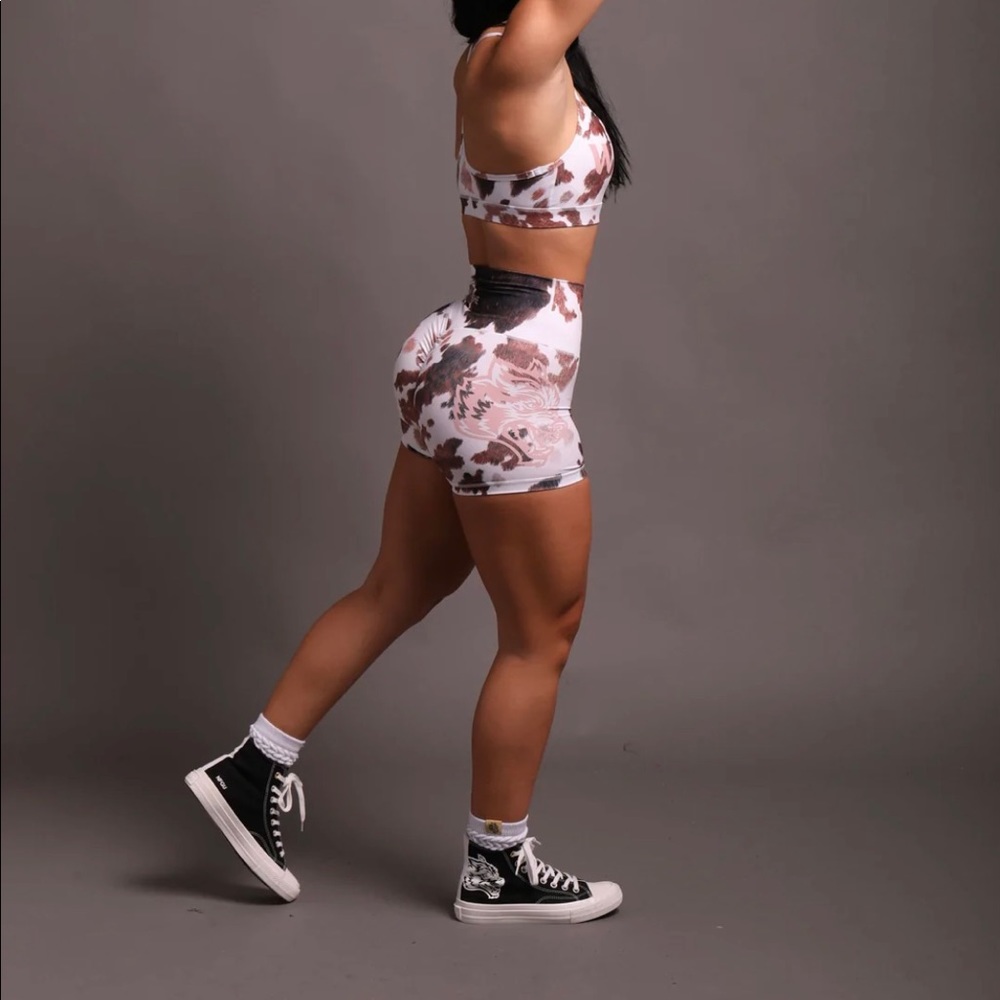 SHE DUAL WOLF PUMP SHORTS IN CANYON COW PRINT/LIGHT MAUVE